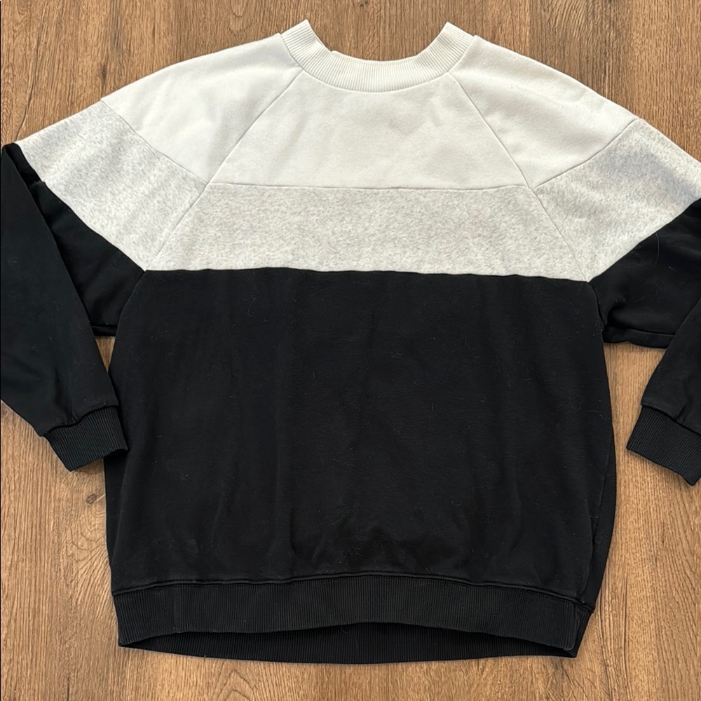 Aerie Black and White Sweatshirt